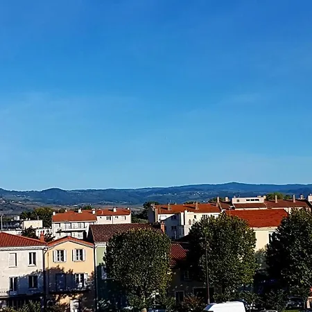 Appartement F2 Centre-Ville Issoire Avec Jolie Vue Buitenkant foto