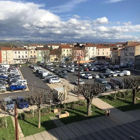 Appartement F2 Centre-Ville Issoire Avec Jolie Vue Buitenkant foto